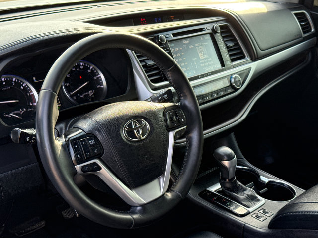 Used 2017 Toyota Highlander XLE FWD image 19