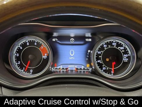 Used 2019 Jeep Cherokee Overland w/ Technology Group image 11