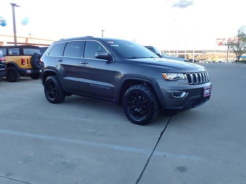 Used 2019 Jeep Grand Cherokee Laredo image 6