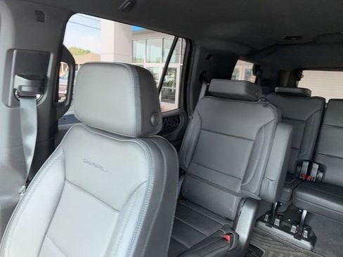 Used 2023 GMC Yukon Denali AWD/4WD image 46