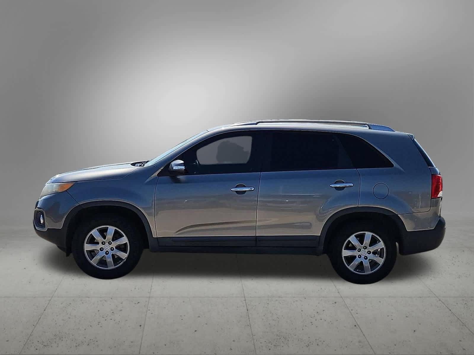 Used 2011 Kia Sorento 2WD w/ Convenience Pkg image 3