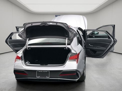 New 2026 Hyundai Elantra SE FWD image 24
