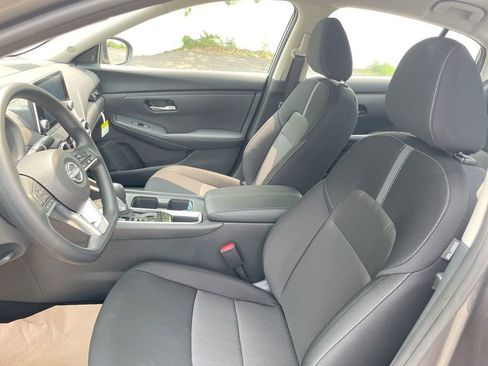 Used 2025 Nissan Sentra SV w/ Trunk Package image 19