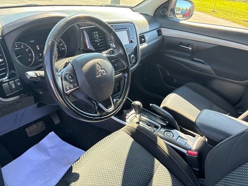 Used 2017 Mitsubishi Outlander ES AWD/4WD image 14