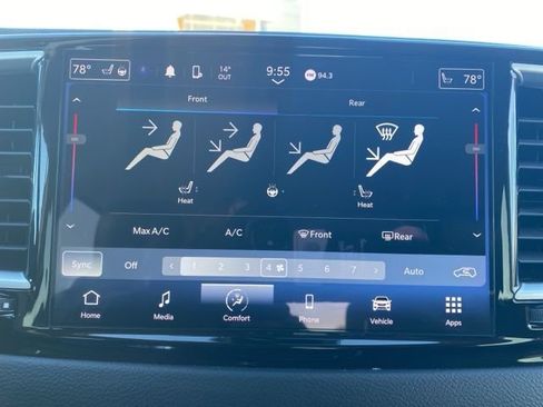 Certified 2023 Chrysler Pacifica Touring-L image 43