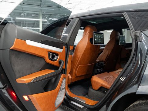 Used 2019 Lamborghini Urus AWD/4WD image 32