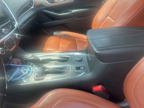 Used 2019 Chevrolet Traverse LT FWD image 16