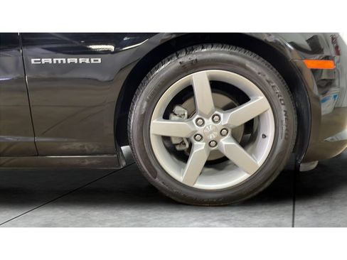 Used 2015 Chevrolet Camaro LT RWD image 18