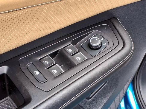 Used 2024 Volkswagen Atlas Cross Sport SE w/ Panoramic Sunroof Package FWD image 19