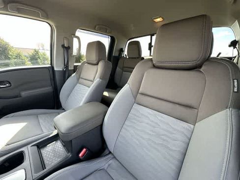 Used 2023 Nissan Frontier SV w/ SV Convenience Package image 14