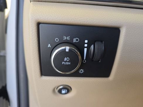 Used 2021 Jeep Grand Cherokee Overland image 28