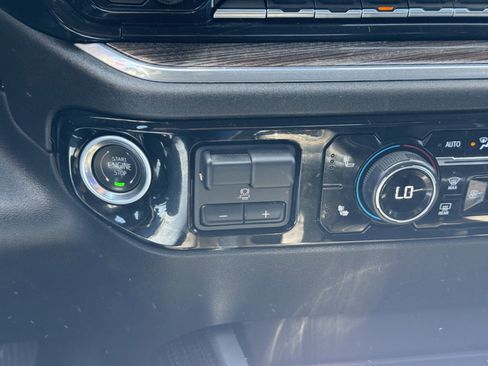 Used 2025 Chevrolet Silverado 1500 LT AWD/4WD image 19