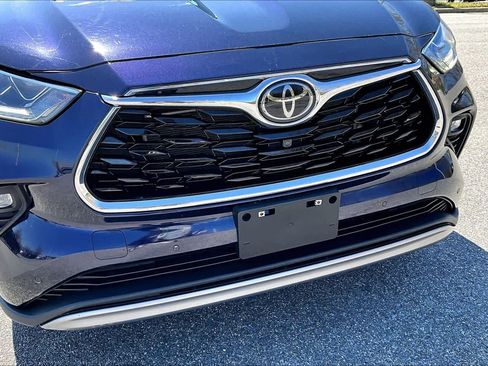 Used 2023 Toyota Highlander Platinum image 30