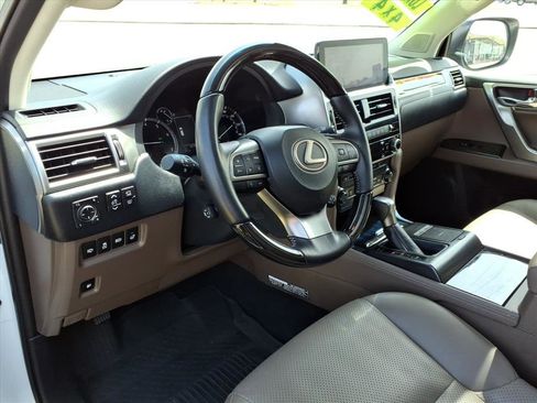 Used 2023 Lexus GX 460 Luxury w/ Sport Design Package AWD/4WD image 19