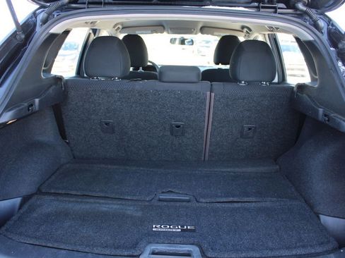 Used 2019 Nissan Rogue Sport S image 11