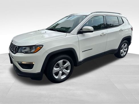 Used 2018 Jeep Compass Latitude w/ Popular Equipment Group FWD image 3