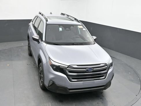 Used 2025 Subaru Forester Premium AWD/4WD image 16