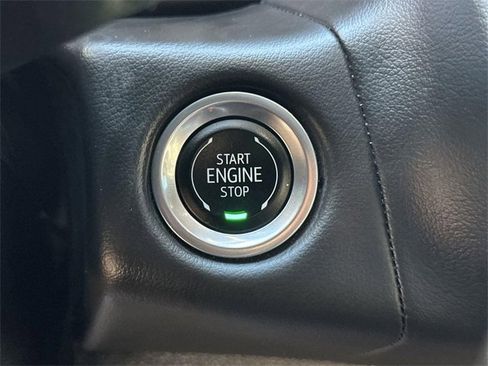 Used 2024 GMC Yukon SLT image 16