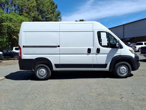 Used 2025 RAM ProMaster 2500 w/ Convenience Group FWD image 34