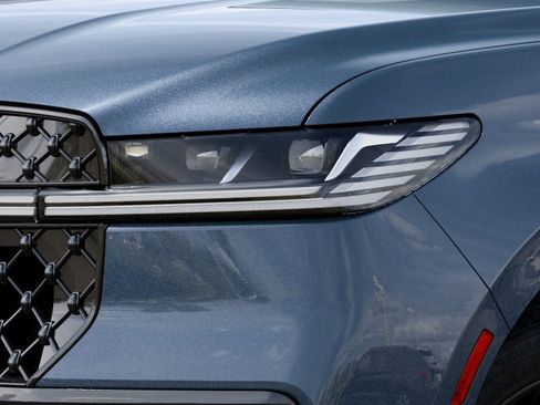 New 2027 Lincoln Navigator Reserve w/ Jet Appearance Package AWD/4WD image 18