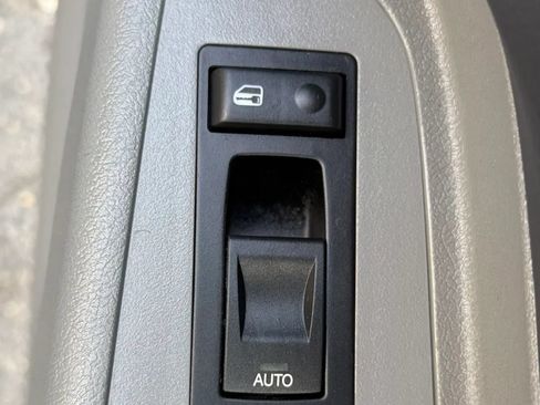 Used 2005 Chrysler 300 C w/ Cold Weather Group RWD image 35
