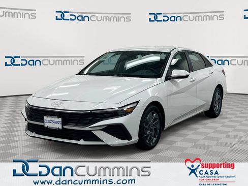 Used 2024 Hyundai Elantra SEL FWD image 1