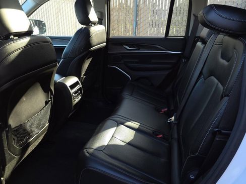 Used 2023 Jeep Grand Cherokee 4WD 4xe image 10