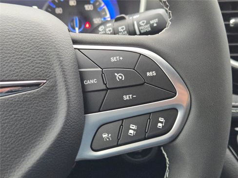 New 2026 Chrysler Pacifica Select image 33