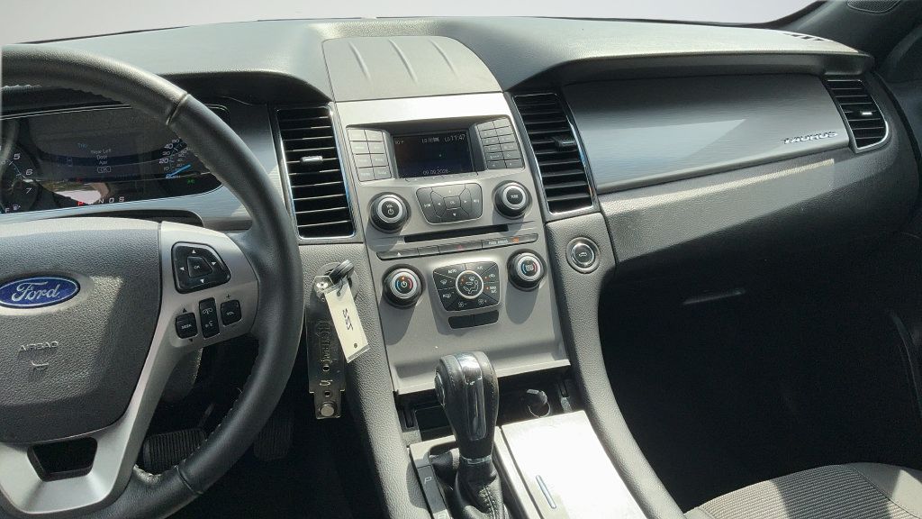 Used 2016 Ford Taurus SEL FWD image 8