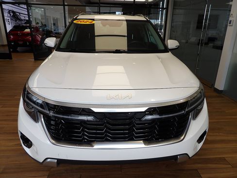 Used 2024 Kia Seltos EX AWD/4WD image 2