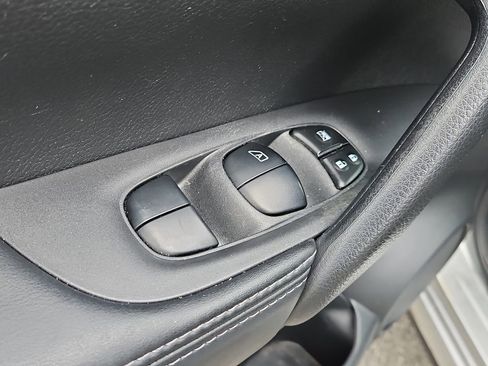 Used 2017 Nissan Rogue Sport SL image 19