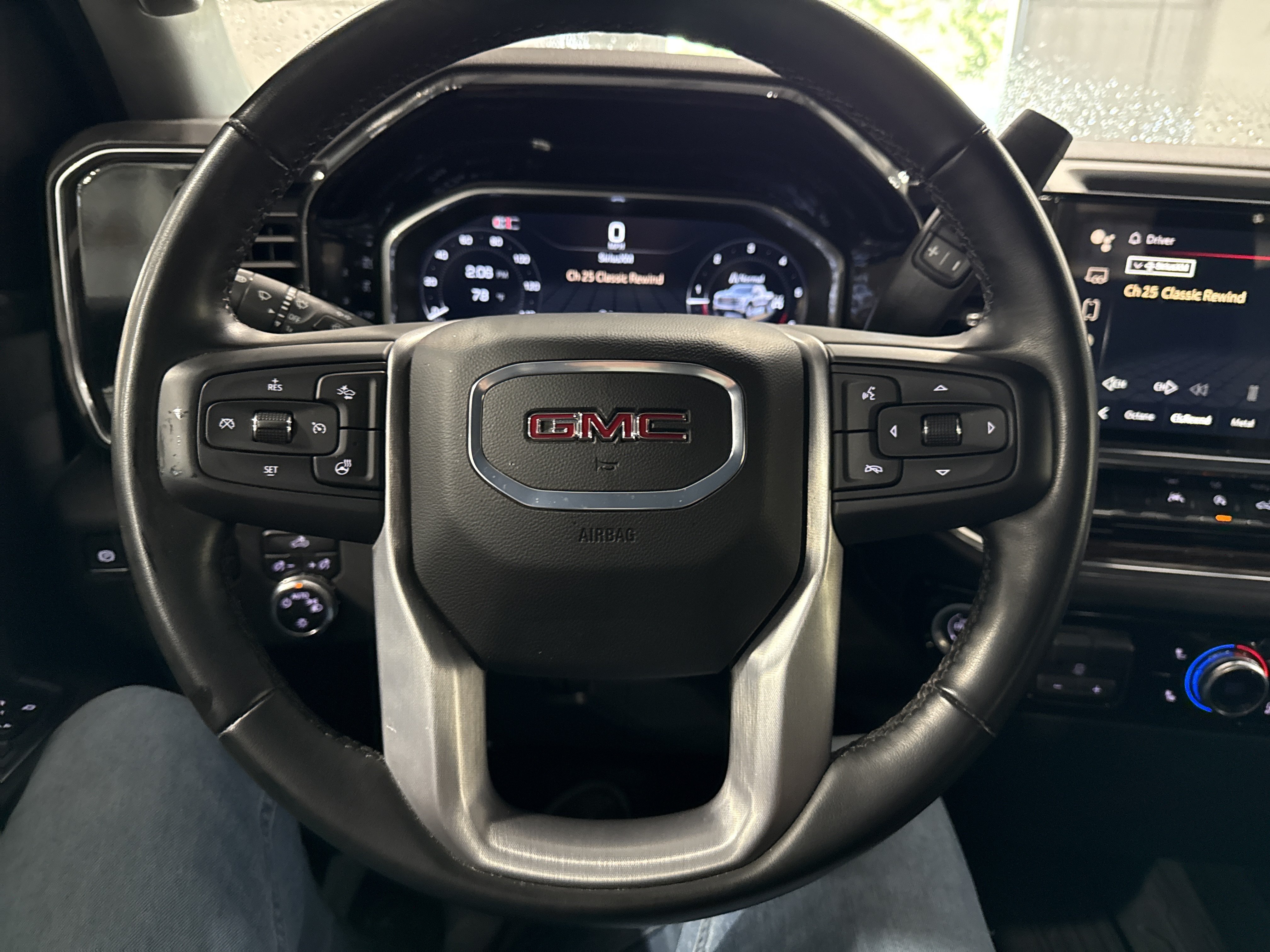 Used 2024 GMC Sierra 1500 SLE w/ Preferred Package AWD/4WD image 10