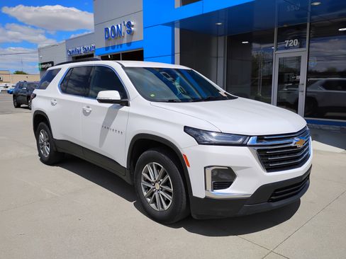Used 2023 Chevrolet Traverse LT FWD image 3