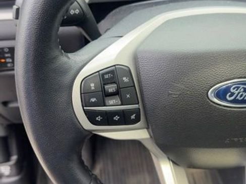 Used 2023 Ford Explorer XLT w/ Equipment Group 202A AWD/4WD image 9