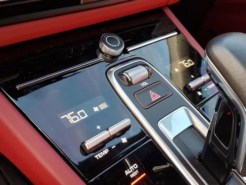 Used 2023 Porsche Cayenne Platinum Edition image 12