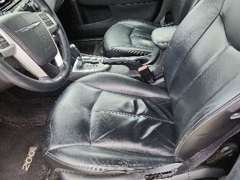 Used 2014 Chrysler 200 Limited FWD image 9