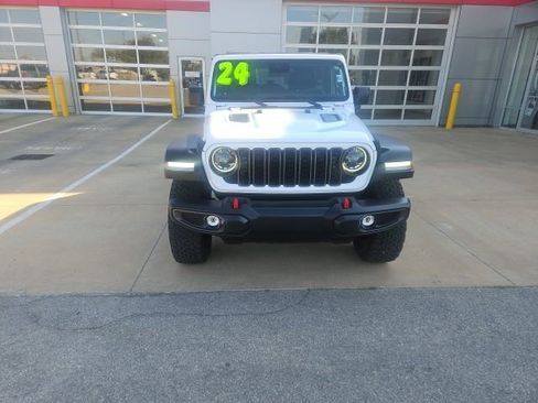 Used 2024 Jeep Wrangler Unlimited Rubicon w/ Convenience Group image 2