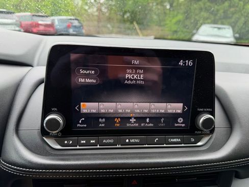Used 2025 Nissan Rogue S AWD/4WD image 25