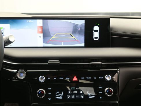 Used 2025 Genesis G80 2.5T image 6