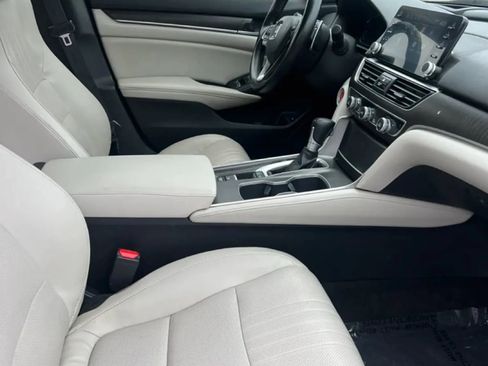 Used 2018 Honda Accord Touring image 12