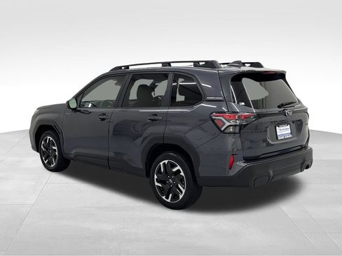 Used 2025 Subaru Forester Premium AWD/4WD image 5
