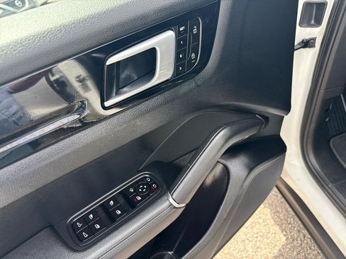 Used 2019 Porsche Cayenne AWD/4WD image 13