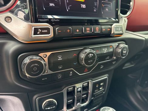 Used 2019 Jeep Wrangler Unlimited Rubicon AWD/4WD image 32