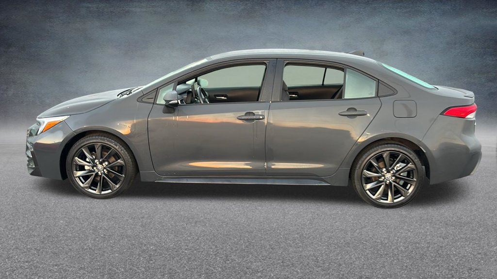 Used 2025 Toyota Corolla SE FWD image 3