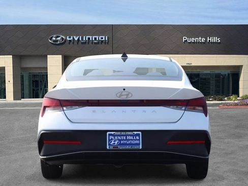 New 2026 Hyundai Elantra SE FWD image 4