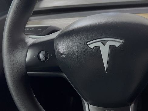 Used 2021 Tesla Model Y Long Range AWD/4WD image 19