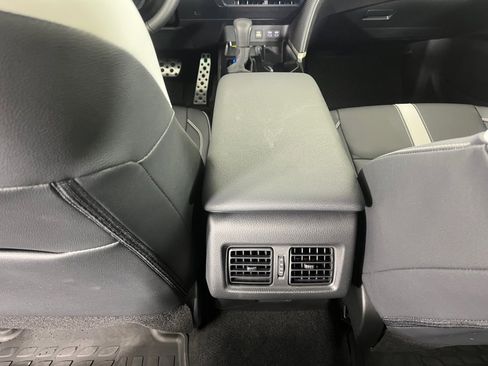 Used 2025 Toyota Camry SE image 34