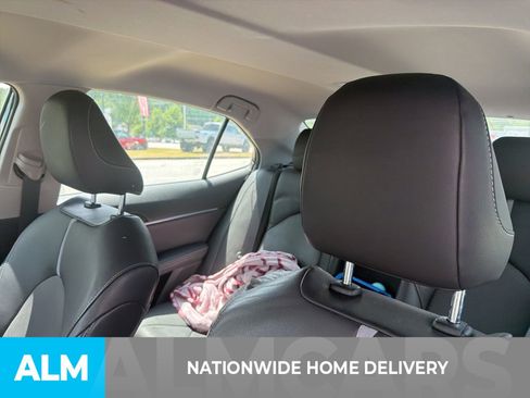 Used 2019 Toyota Camry XSE FWD image 4