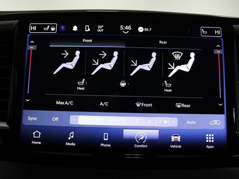 Used 2024 Chrysler Pacifica Touring-L image 45