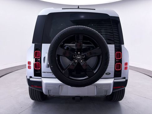 Used 2023 Land Rover Defender 110 SE AWD/4WD image 34